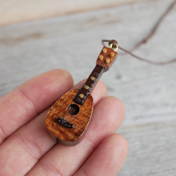 ハワイアン　ウクレレミニチュア　ペンダント